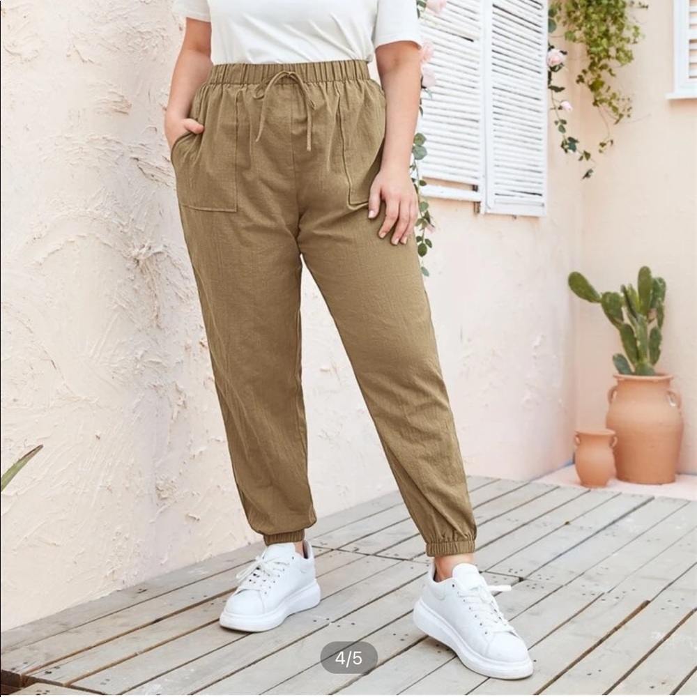 1XL Plus Size Khaki SHEIN Pants. NWOT, never worn.